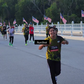 Runner Photo 7107103