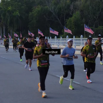 Runner Photo 7107335