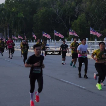 Runner Photo 7107374