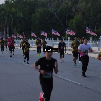 Runner Photo 7107381