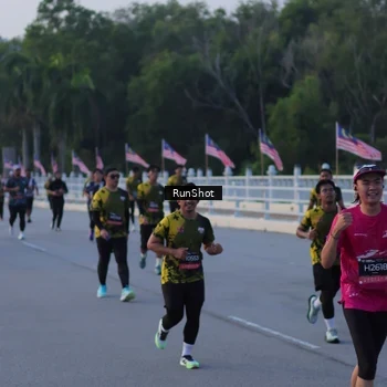 Runner Photo 7107467