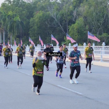 Runner Photo 7107505