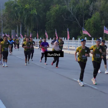 Runner Photo 7107554