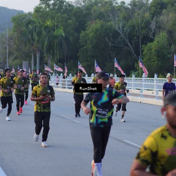 Runner Photo 7107846
