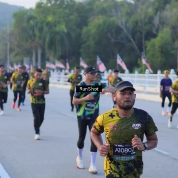 Runner Photo 7107876