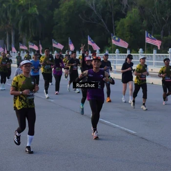 Runner Photo 7108001