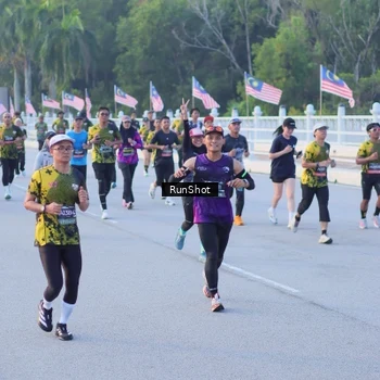 Runner Photo 7108002