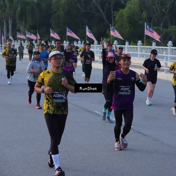 Runner Photo 7108012