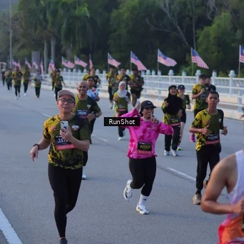 Runner Photo 7108077