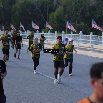 Runner Photo 7108468