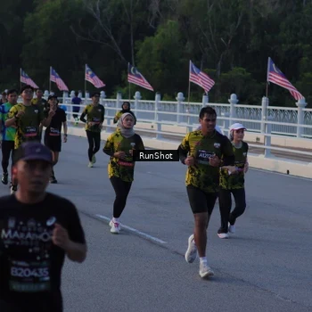 Runner Photo 7108475