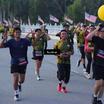 Runner Photo 7108701