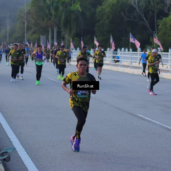 Runner Photo 7109002