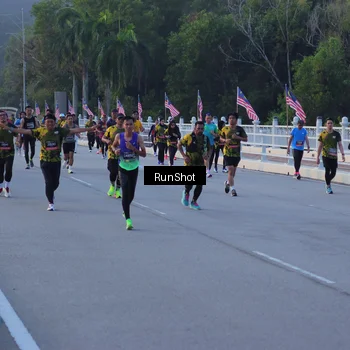 Runner Photo 7109005