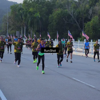 Runner Photo 7109008