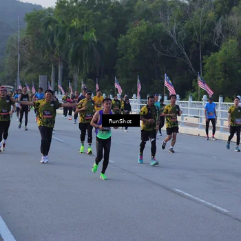 Runner Photo 7109012