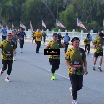 Runner Photo 7109044
