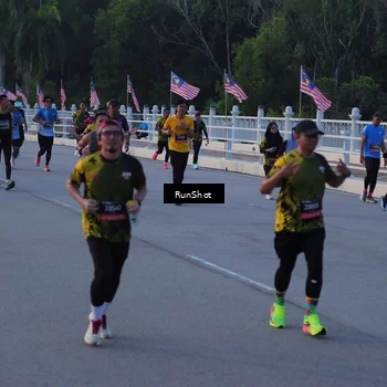 Runner Photo 7109057