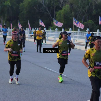 Runner Photo 7109060