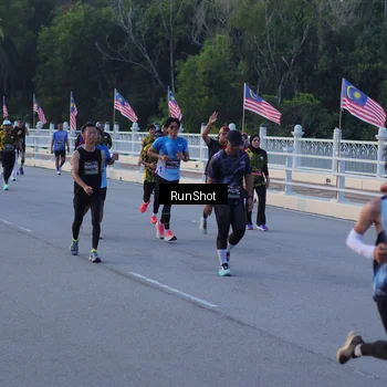 Runner Photo 7109118