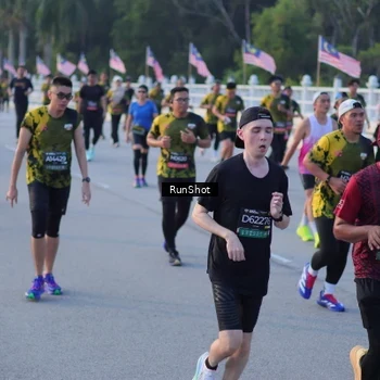 Runner Photo 7111075