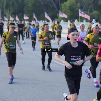 Runner Photo 7111080