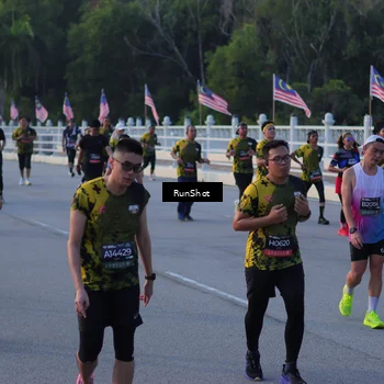 Runner Photo 7111100