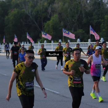 Runner Photo 7111103