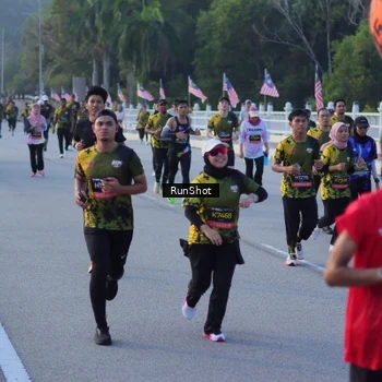 Runner Photo 7111700