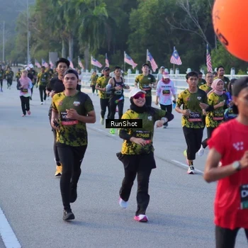 Runner Photo 7111704