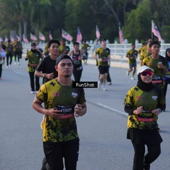 Runner Photo 7111715