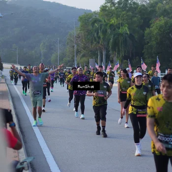 Runner Photo 7112076