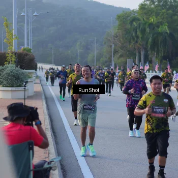 Runner Photo 7112100