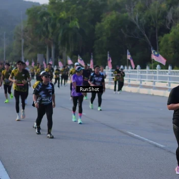 Runner Photo 7112301
