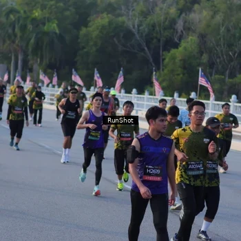 Runner Photo 7112505
