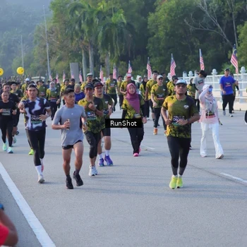 Runner Photo 7117773