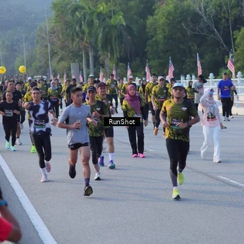 Runner Photo 7117776