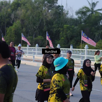 Runner Photo 7119002