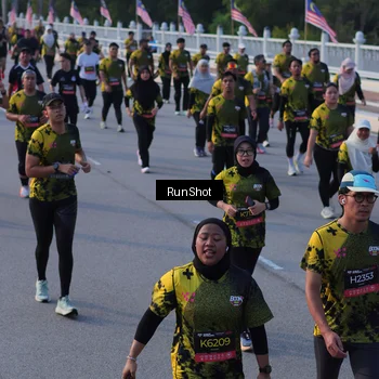 Runner Photo 7119143