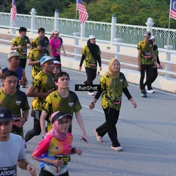 Runner Photo 7119473
