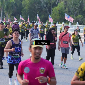 Runner Photo 7120500