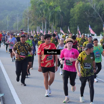 Runner Photo 7121000
