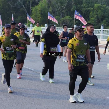 Runner Photo 7124213