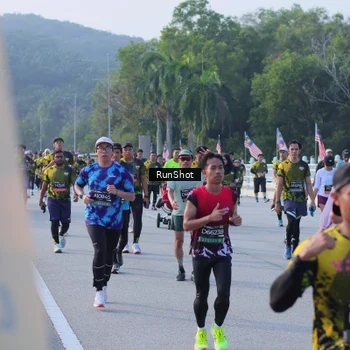 Runner Photo 7124400