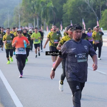 Runner Photo 7125395