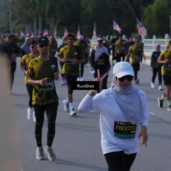 Runner Photo 7128002