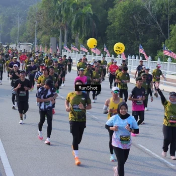 Runner Photo 7129003