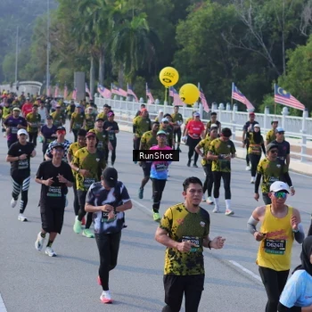 Runner Photo 7129010