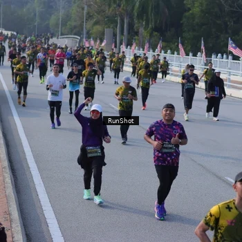 Runner Photo 7129551