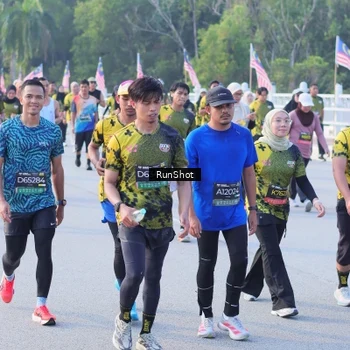 Runner Photo 7129876